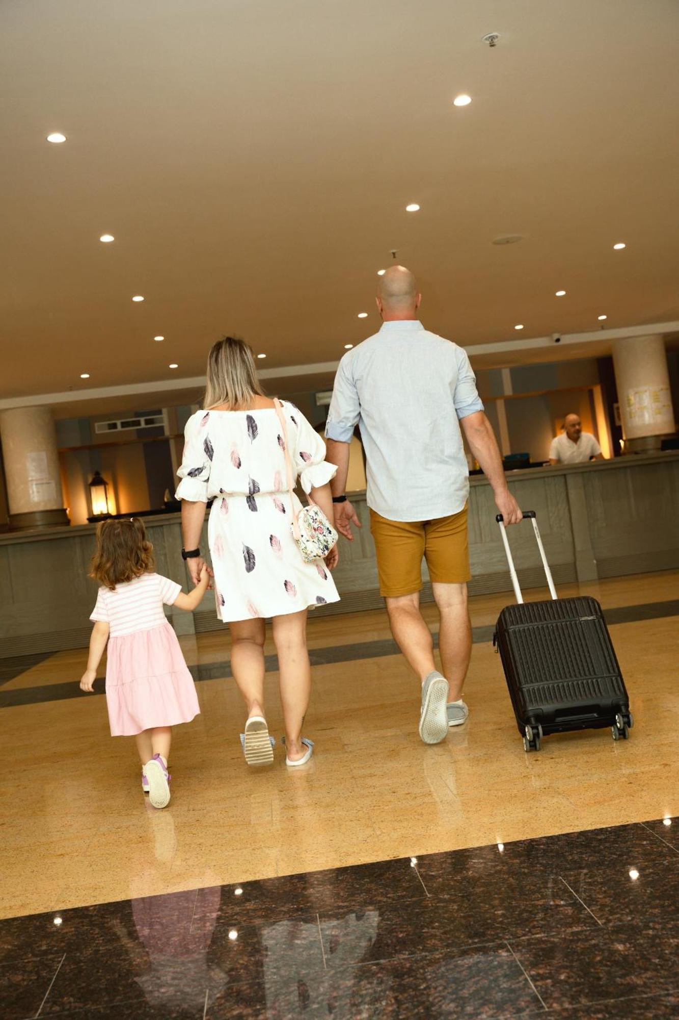 Family Del Mar Aparthotel